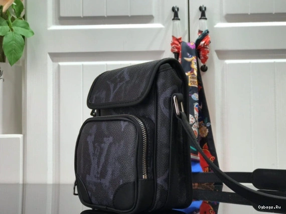 AMAZON LOUIS NANO MESSENGER VUITTON 0422